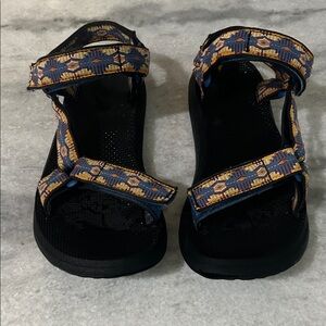 Teva Black, Yellow, Blue Pattern adjustable Sandal sz7 little to no visible wear